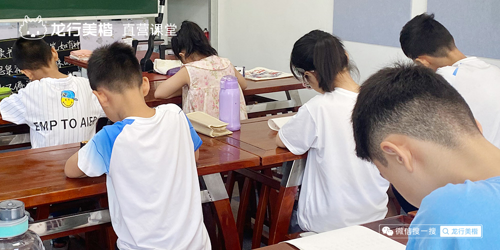 龙行美楷上课的学生们.jpg 龙行美楷直营课堂_龙行美楷加盟课堂_龙行美楷.jpg